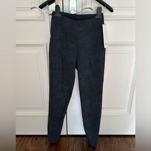 BRAND NEW These are lululemon Here to There HR pant 7/8.